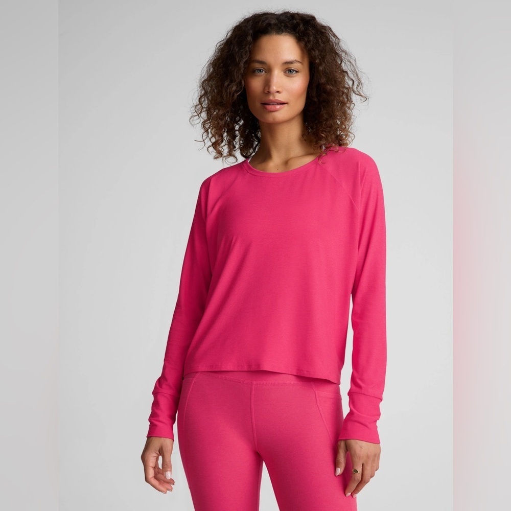 Beyond Yoga Featherweight Daydreamer Pullover in Vivid Pink Heather - Size L